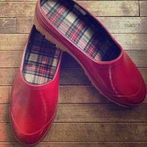 Lands’ End Red Garden Shoes, Size 9